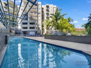 Well presented Two Beds, Stunning Urban Lifestyle in South Brisbane