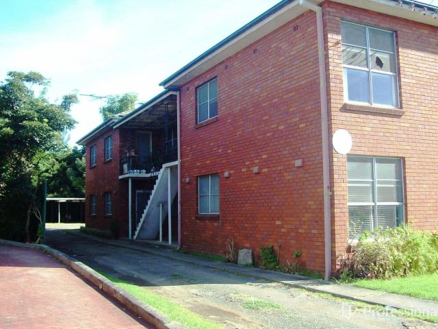 WELL PRESENTED TWO BEDROOM UNIT LOCATED ON GROUND FLOOR!