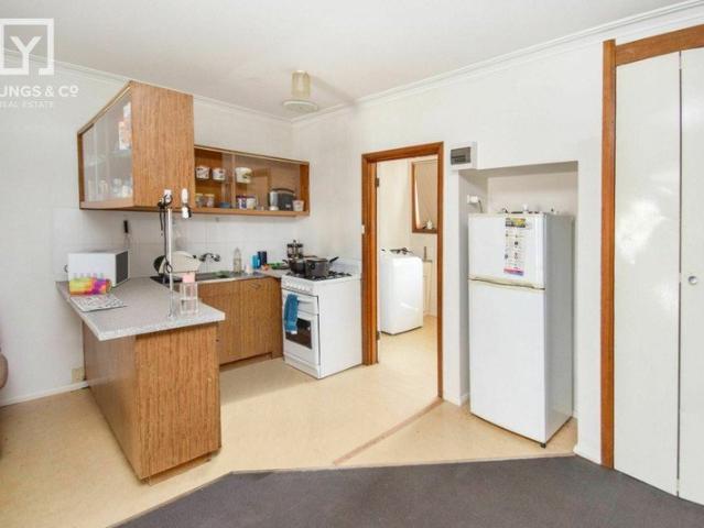 Well Presented Two Bedroom Unit
