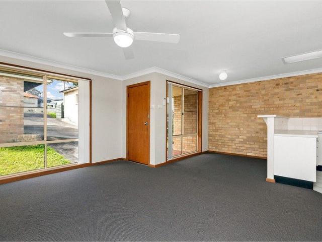 WELL PRESENTED TWO BEDROOM VILLA WITH PRIVATE YARD