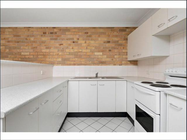 WELL PRESENTED TWO BEDROOM VILLA WITH PRIVATE YARD