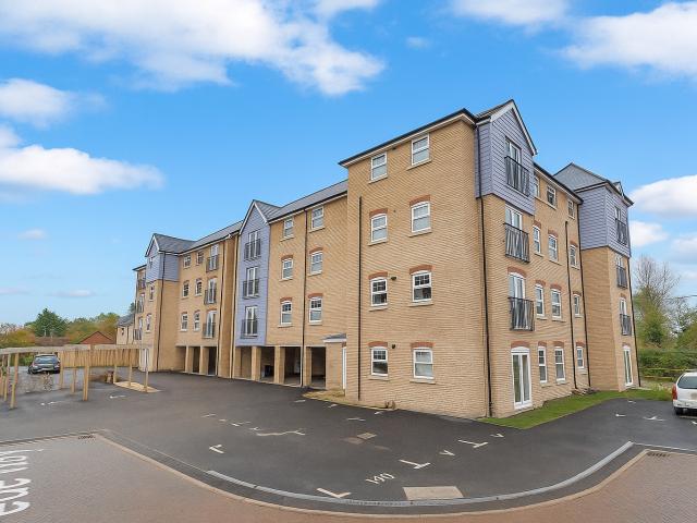Well presented two bedroom flat available TO LET in SOHAM, short distance from transport links and town centre