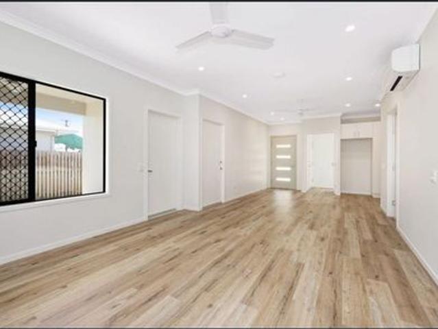 Well Presented Unit in Heart of Rasmussen!
