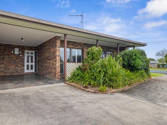 Well Presented Unit In The Heart of Tin Can Bay