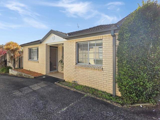 Well Presented Villa with Generous Deck