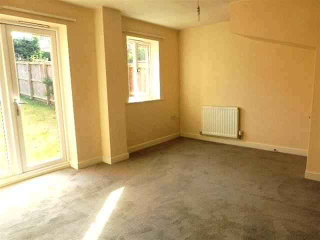 Well presented and three bedroom mid terraced in this cul de sac on the sought after estate in Harworth. Rear enclosed garden. Driveway parking. Unfurnished