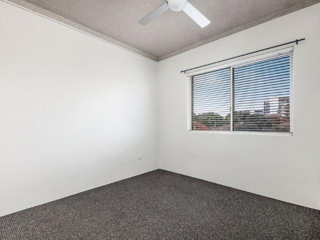 Well Presented Apartment Close to the Station