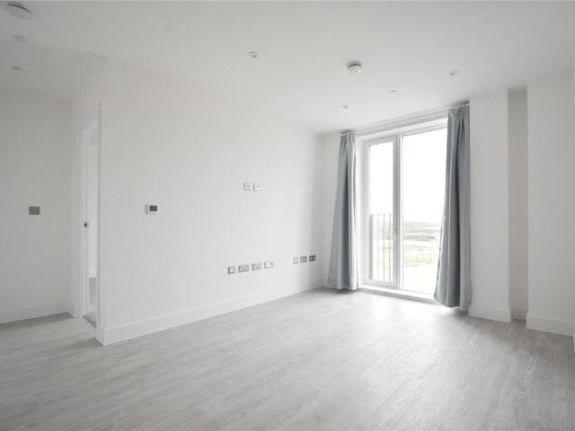 Well presented beautiful 1 bedroom apartment situated in this popular development just to the North West of Cambridge. Amtico flooring and under floor heating. Secure parking space. Unfurnished