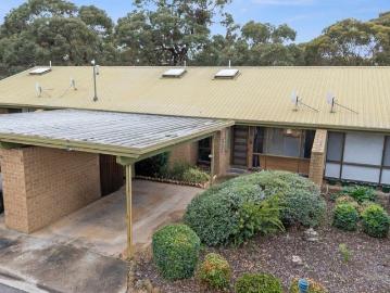 Well Presented Brick Unit Central location
