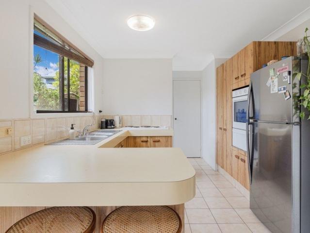 Well Presented Coastal Unit Walk to Everything in Palm Beach