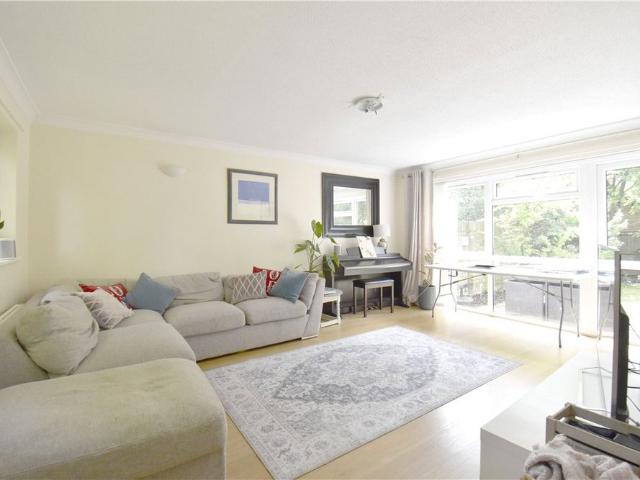 Well presented detached 5 bedroom house in the popular Village of Great Wilbraham which is host to an excellent Village Primary School, a much sought after Nursery, Church & Memorial Hall. Walking distance to post office & Carpenter Arms Pub.GCH. Garage & driveway parking