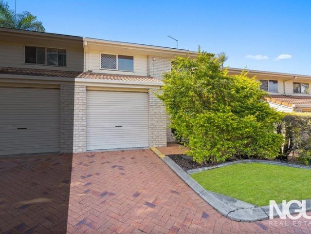 Well Presented Double Storey Townhouse in Secure Gated Complex Move In Ready!