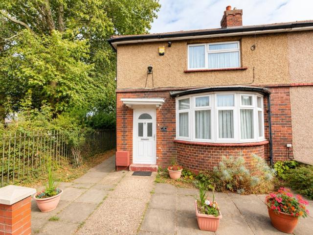 Well presented End of terrace house in N9