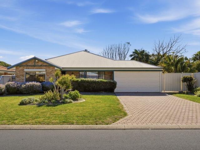 WELL PRESENTED FAMILY HOME WITH A POPULAR PARKLAND TO THE END OF THE STREET