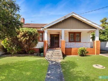 Well presented family home in a superb locale and on a block of 913m2
