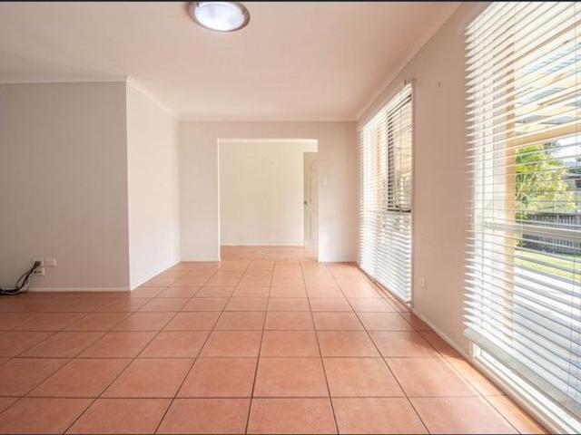 Well Presented Family Home in Great Location Large Corner Block Molendinar