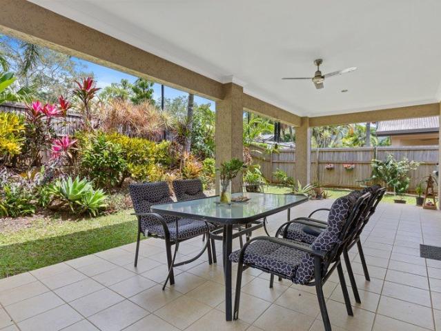 Well Presented Family Home Moments from Trinity and Kewarra Beaches !