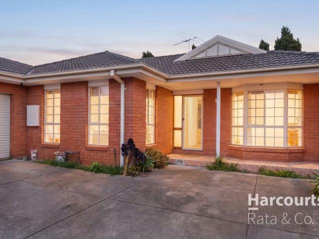 WELL PRESENTED FAMILY LIVING IN A CONNECTED LALOR LOCATION