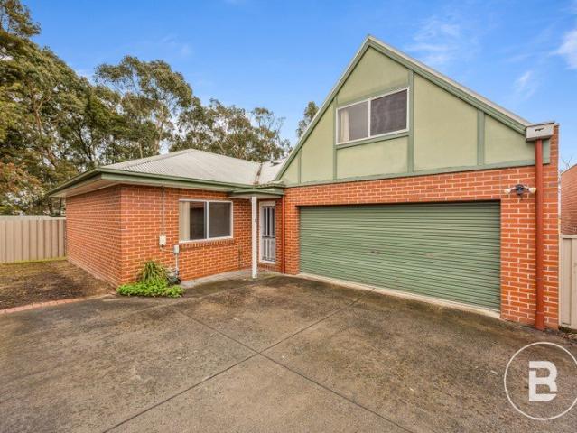 WELL PRESENTED FOUR BEDROOM TOWNHOUSE IN BALLARAT EAST