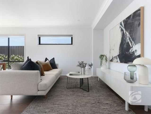 WELL PRESENTED FOUR BEDROOM TOWNHOUSE WITH PRIVATE COURTYARD