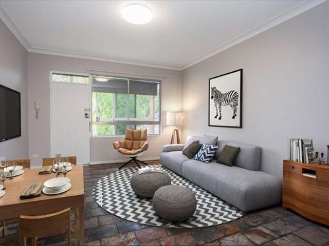 Well Presented Ground Floor Unit