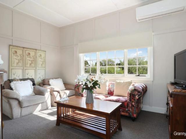 Well Presented Granny Flat In Quiet Street!