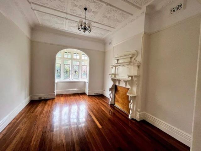 Well Presented Half House In Prime Location
