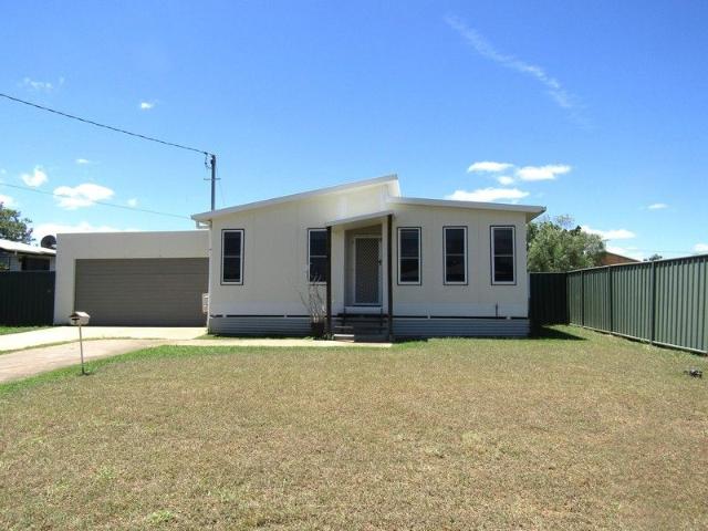 WELL PRESENTED HOME OPEN PLAN FORMAL LOUNGE LARGE ENTERTAINMENT AREA