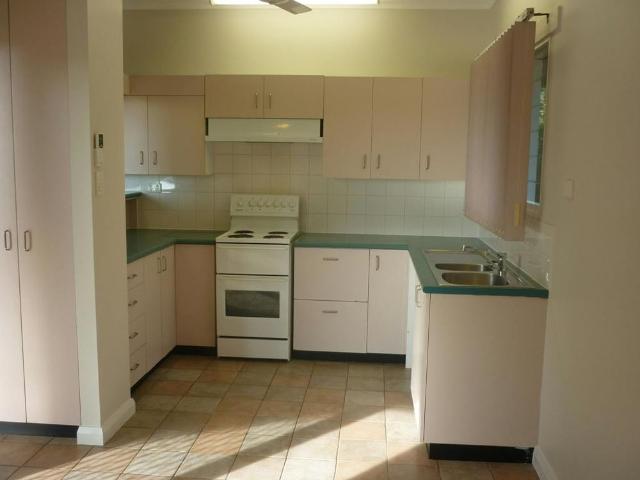 WELL PRESENTED HOME CLOSE TO SCHOOLS AND SHOPS