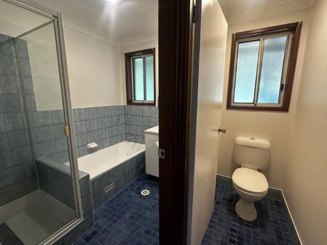 Well Presented Home in Lakeside This neatly presented home offers comfortable and practical living