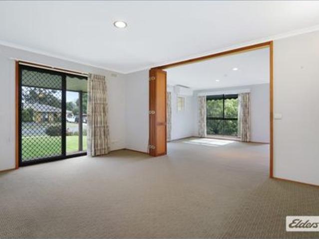 Well presented in quiet location!
