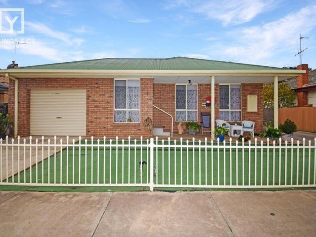 WELL PRESENTED LARGE TWO BEDROOM UNIT