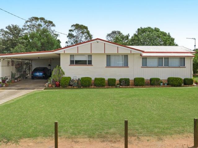 Well presented low set home