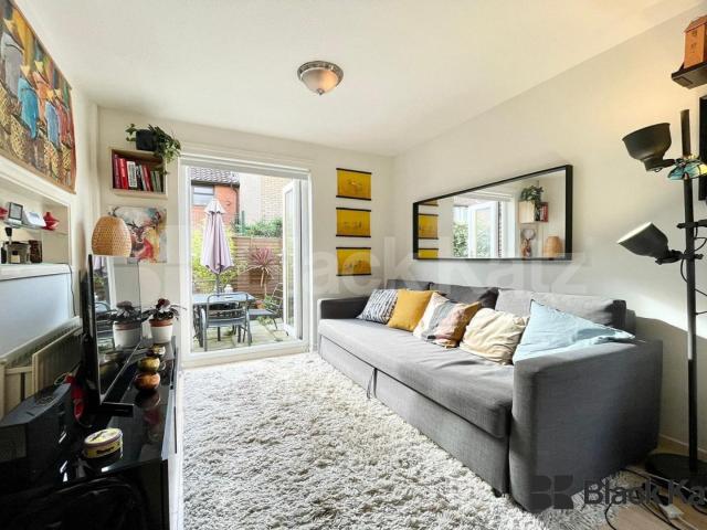 Well presented Mid Century House with beautiful south facing garden