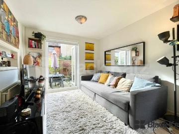 Well presented Mid Century House with beautiful south facing garden