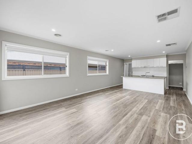 WELL PRESENTED MODERN DESIGN HOME IN POPULAR LOCATION