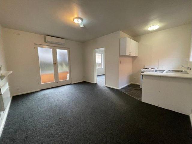 Well presented neat apartment!