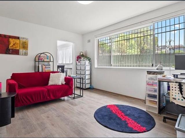 Well presented One Bedroom Apartment