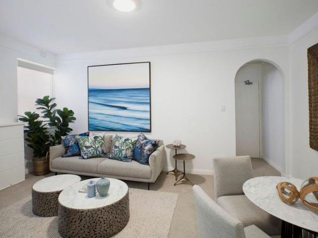 WELL PRESENTED & RENOVATED STYLISH 2 BEDROOM ART DECO APARTMENT IN A HIGHLY SOUGHT AFTER LOCATION IN ROSE BAY