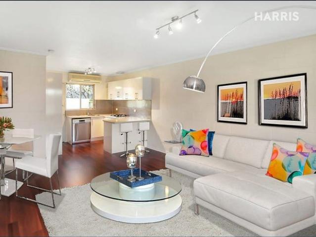 Well presented single story 2 br unit in Ascot Pk, close to Transport, Shops, City and Beach