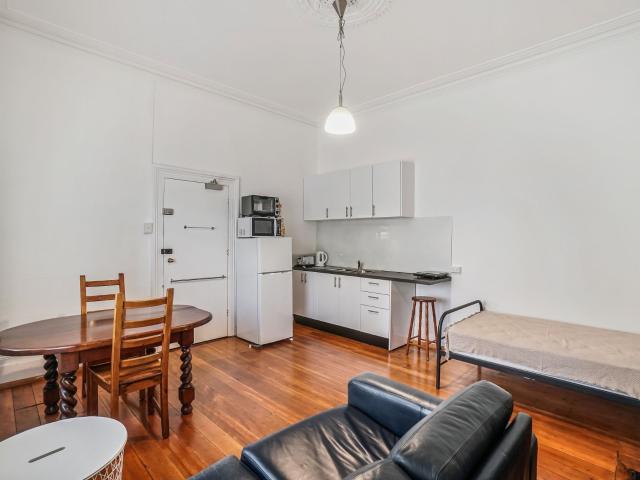 Well presented studio apartment