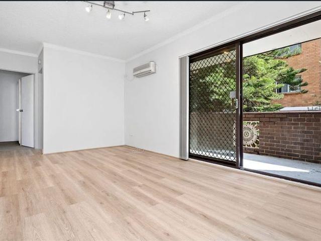 Well presented sunny unit in great location