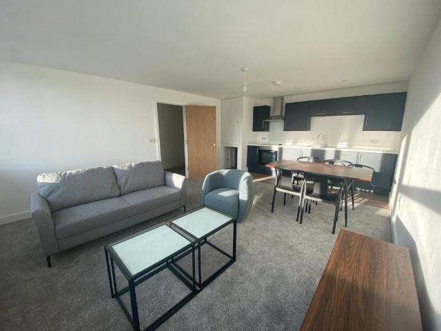 Well Street, Bradford, West. 2 bed flat to rent £950 pcm £219 pw