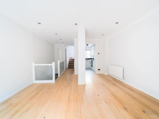 Welland Mews, Wapping E1W, 3 bed terraced house to rent, £3,350 pcm | PrimeLocation