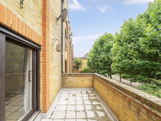 Welland Mews, Wapping, London E1W, 3 bed flat to rent, £3,400 pcm | PrimeLocation