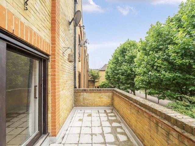 Welland Mews, Wapping, London, E1W 3 bed terraced house to rent £3,330 pcm £768 pw