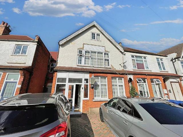 Welldon Crescent, Harrow HA1 5 bed semi detached house to rent £5,749 pcm £1,327 pw