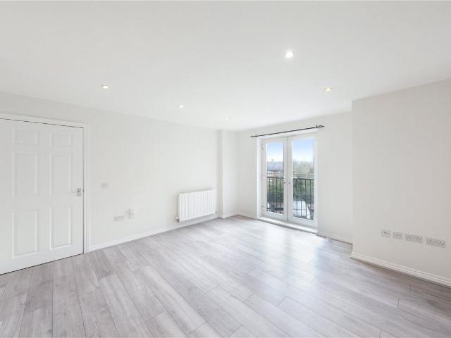 Weller Mews, Enfield, Middlesex EN2, 2 bed maisonette to rent, £1,800 pcm | PrimeLocation