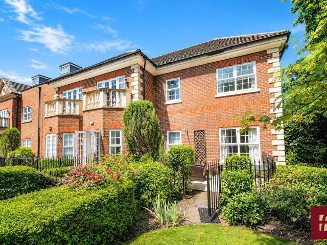 Wellesley Court, Dukes Ride, Crowthorne RG45, 2 bed flat to rent, £1,600 pcm | PrimeLocation