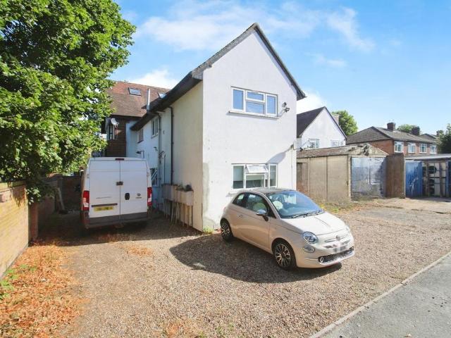 Wellesley Avenue, Richings Park SL0 1 bed flat to rent £1,150 pcm £265 pw